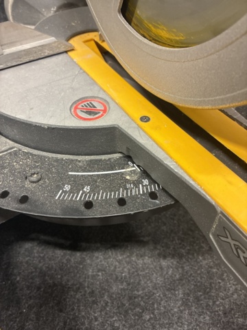 1465354-5 Kap- & gersåg Dewalt DCS777