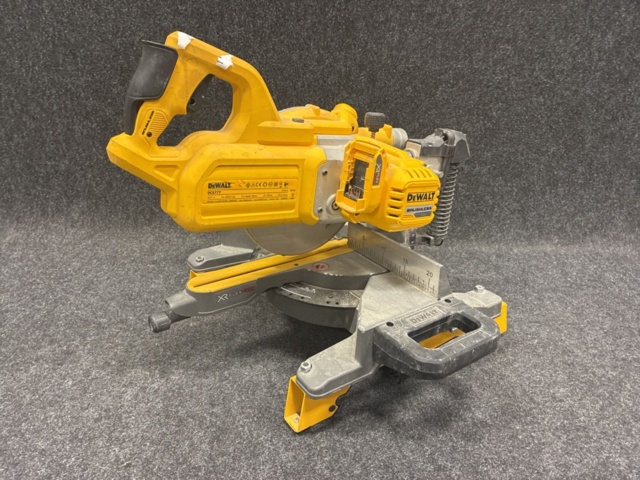 1465354-6 Kap- & gersåg Dewalt DCS777