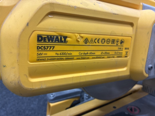 1465354-7 Kap- & gersåg Dewalt DCS777