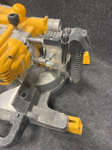 1465354-9 Kap- & gersåg Dewalt DCS777