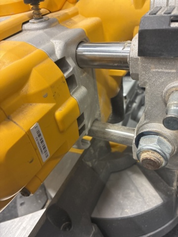 1465354-11 Kap- & gersåg Dewalt DCS777