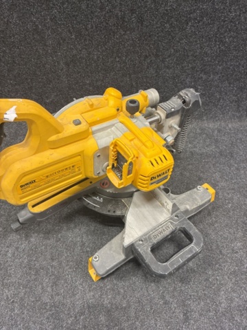 1465354-12 Kap- & gersåg Dewalt DCS777
