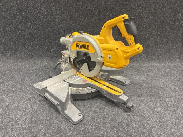 1465355-1 Miter saw Dewalt DCS777
