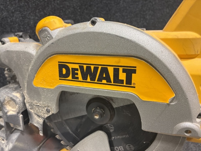 1465355-6 Miter saw Dewalt DCS777