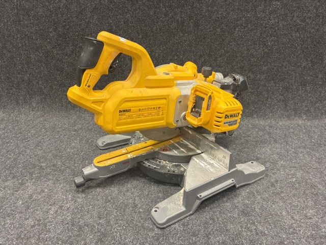 1465355-7 Miter saw Dewalt DCS777