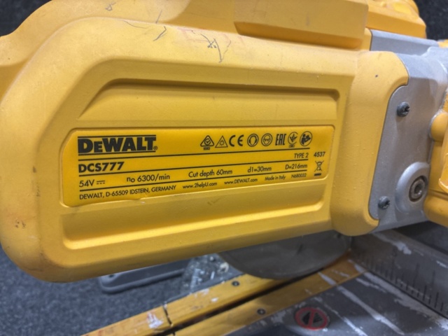 1465355-8 Miter saw Dewalt DCS777