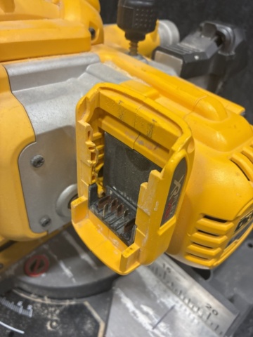 1465355-9 Miter saw Dewalt DCS777