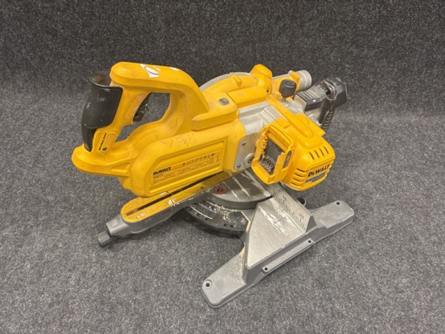 1465355-11 Miter saw Dewalt DCS777