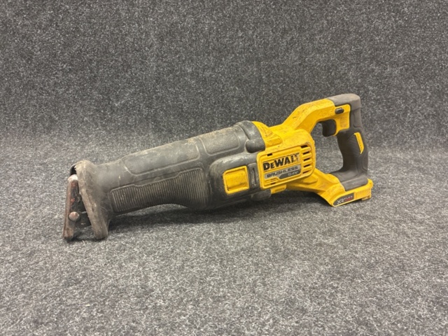 1465356-1 Tigersåg DeWalt DCS389