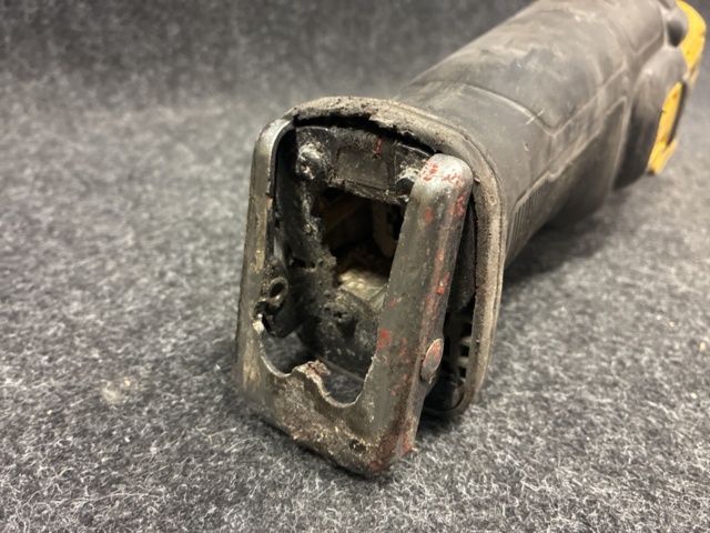 1465356-2 Tigersåg DeWalt DCS389