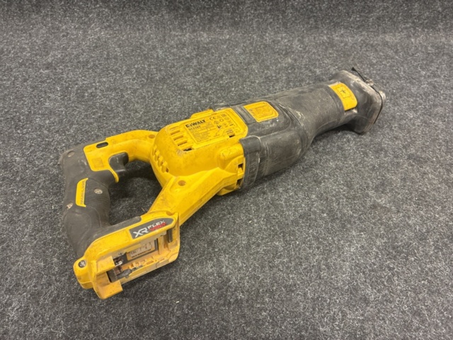 1465356-6 Tigersåg DeWalt DCS389
