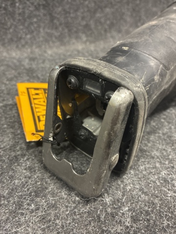 1465357-4 Reciprocating saw DeWalt DCS389