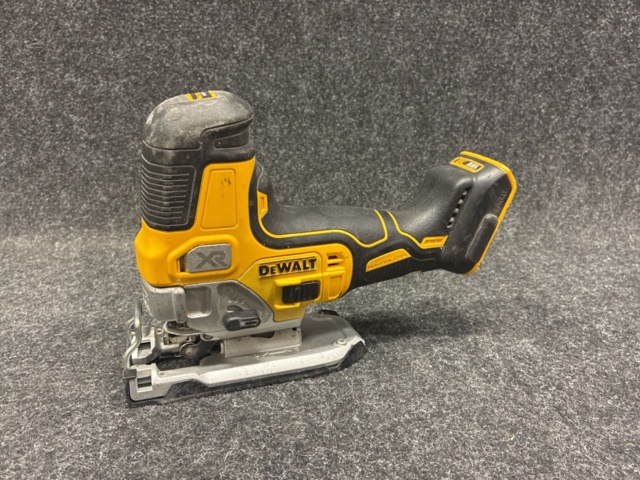 1465358-1 Sticksåg Dewalt DCS335