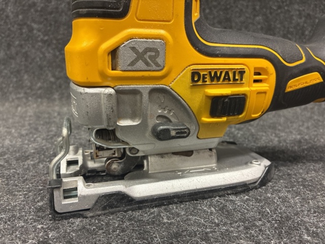 1465358-2 Sticksåg Dewalt DCS335