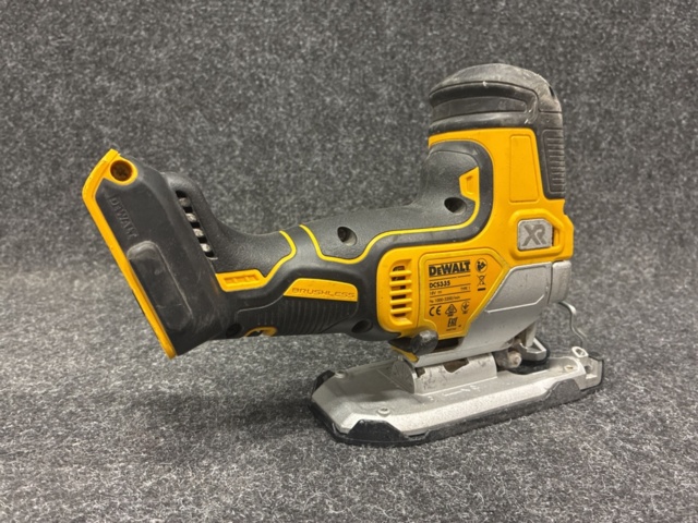 1465358-3 Sticksåg Dewalt DCS335