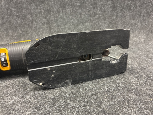 1465358-6 Sticksåg Dewalt DCS335