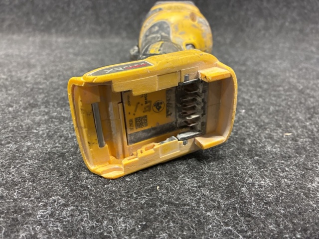 1465363-7 Vinkelslip DeWalt DCG418