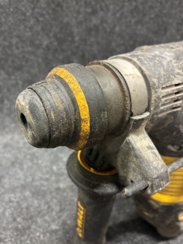 1465367-3 Hammer drill Dewalt DCH333