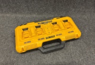 1465376 Quick charger DeWalt DCB104