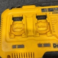 1465376-4 Quick charger DeWalt DCB104
