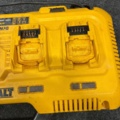 1465376-3 Quick charger DeWalt DCB104