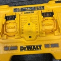1465376-5 Quick charger DeWalt DCB104