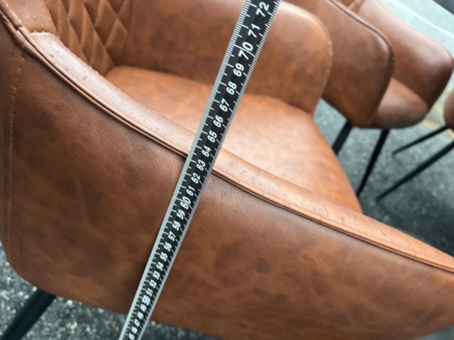 1421666-4 Runt bord med 6 st skinnstolar