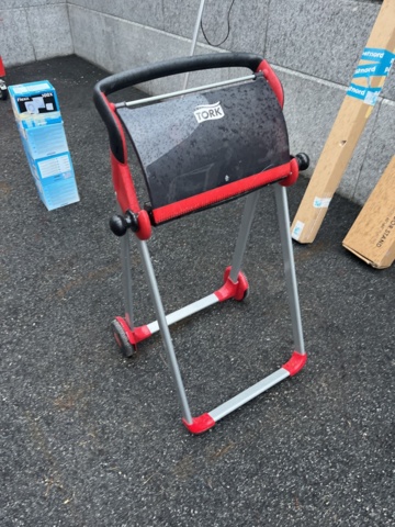 1421668-1 Dispenser/golvställ för avtorkningspapper - Tork