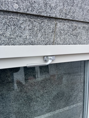 1421669-2 Fönster med karm 880x1285x115