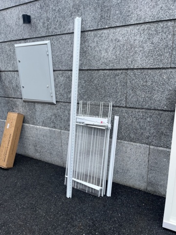 1421670-4 Väggsystem med 4 hyllor