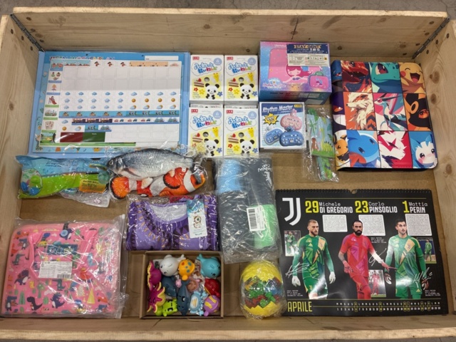 1466001-1 Assortment of children's toys