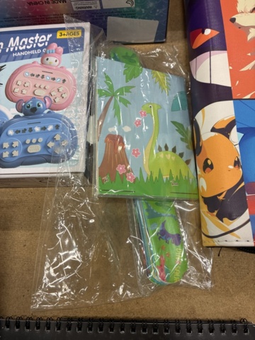 1466001-5 Assortment of children's toys