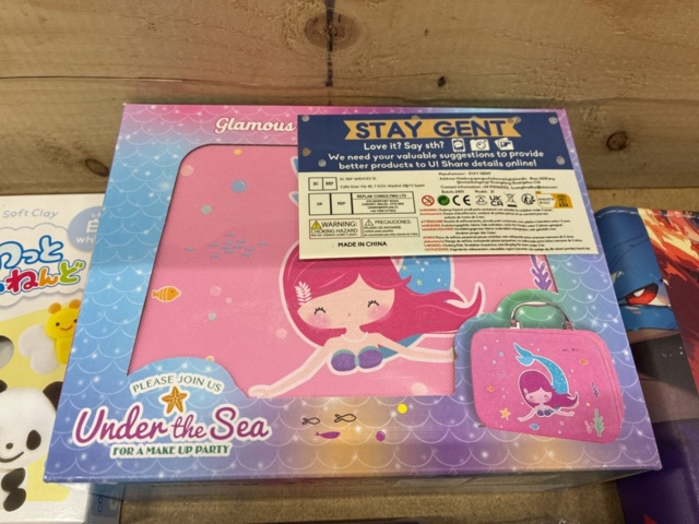 1466001-6 Assortment of children's toys