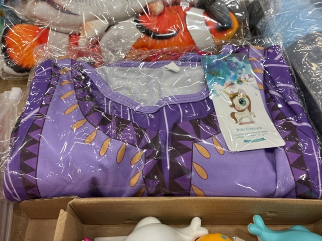 1466001-12 Assortment of children's toys