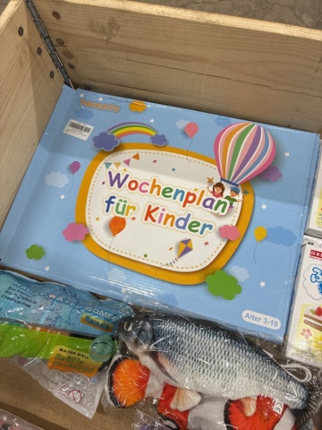 1466001-17 Assortment of children's toys