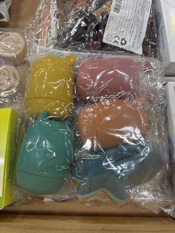 1466002-10 Sortiment med barnleksaker