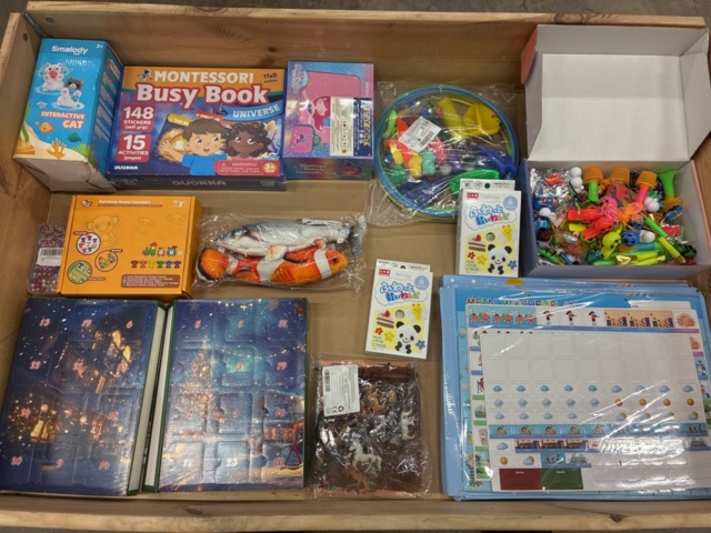 1466003-1 Assortment of children's toys