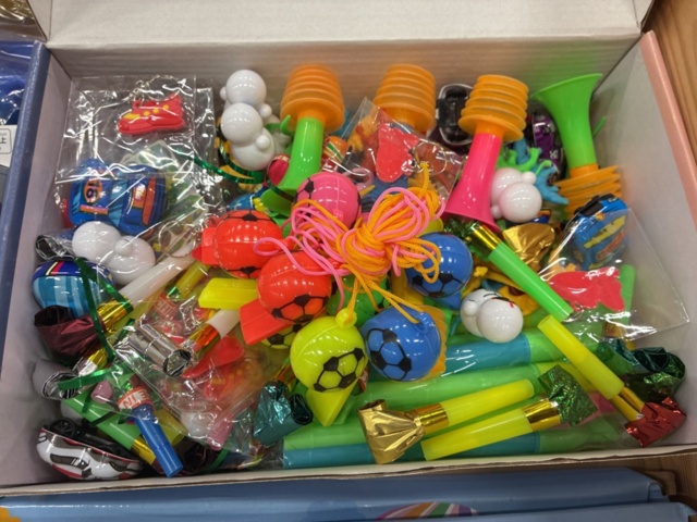 1466003-2 Assortment of children's toys