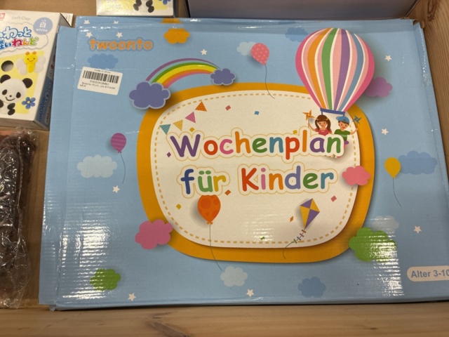 1466003-4 Assortment of children's toys