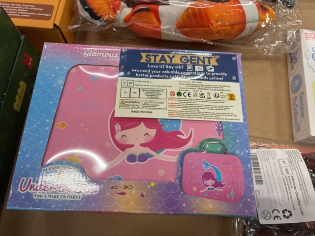 1466003-16 Assortment of children's toys