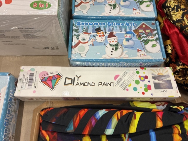 1466005-12 Sortiment med barnleksaker