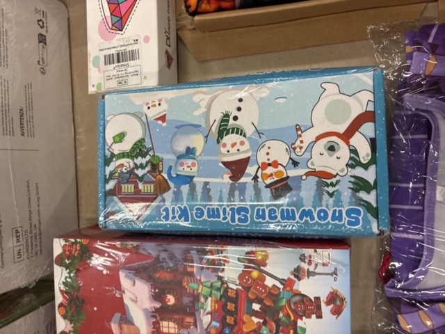 1466005-16 Sortiment med barnleksaker