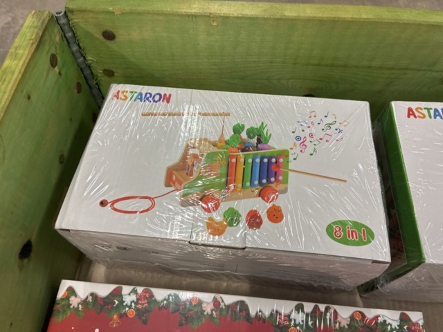 1466005-18 Sortiment med barnleksaker