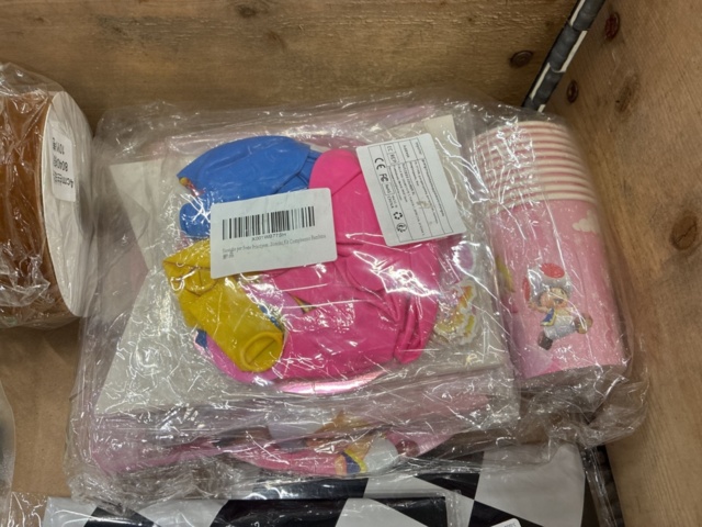 1466006-5 Assortment of party products