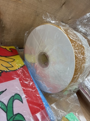 1466006-8 Assortment of party products