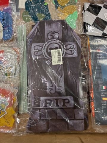 1466006-9 Assortment of party products