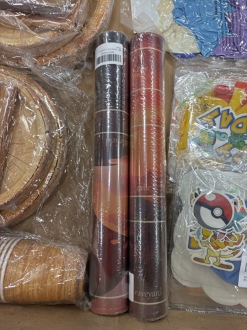 1466006-11 Assortment of party products