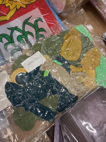 1466006-18 Assortment of party products