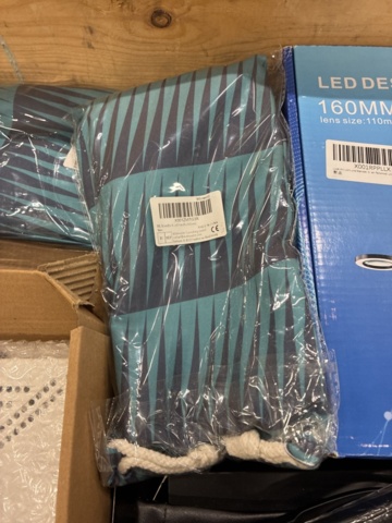 1466013-15 Home furnishing assortment