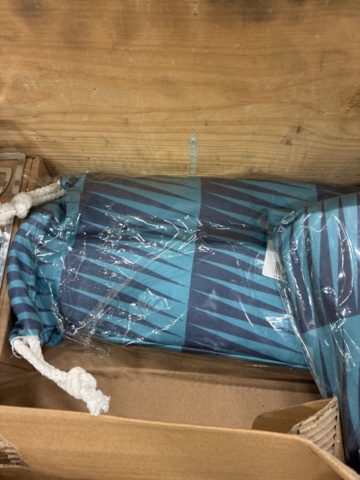 1466013-12 Home furnishing assortment